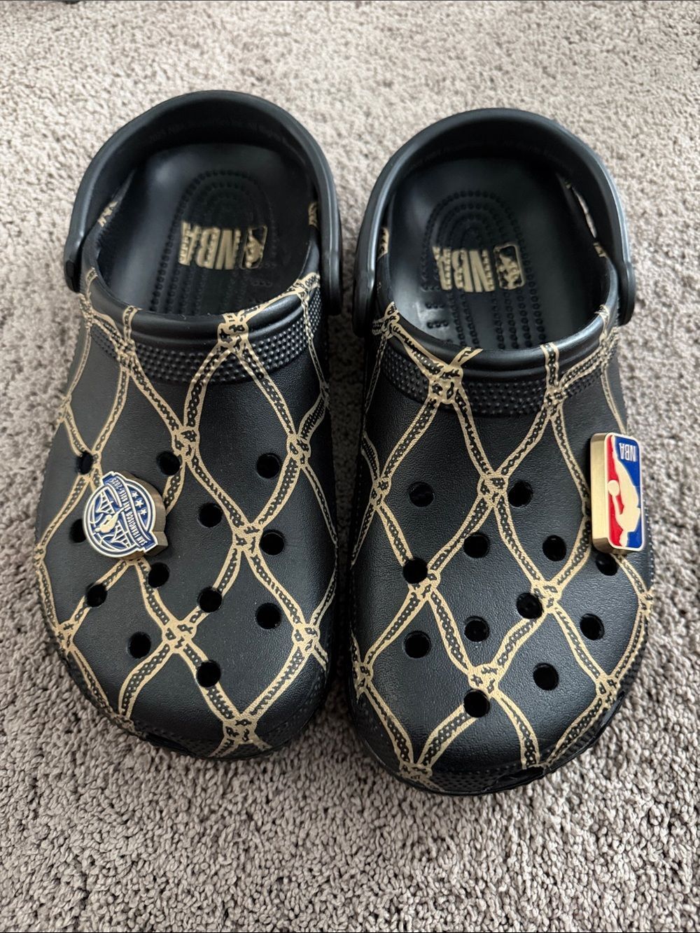 CROCS Men’s or women’s NBA Like New size 8 men’s